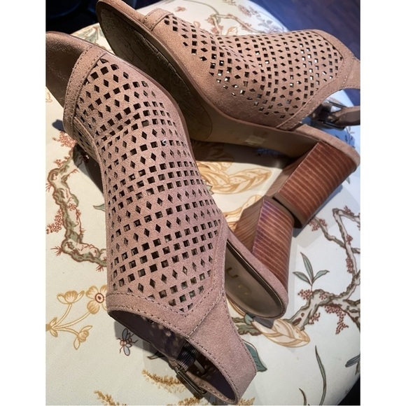 Pretty UNISA Sandals, Size 8.5 - Picture 5 of 12